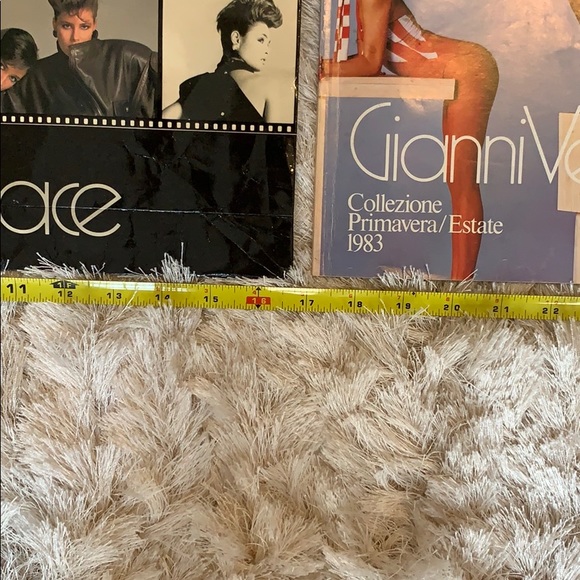 Vintage 1983 Gianni Versace catalogue + shopper - Picture 9 of 11